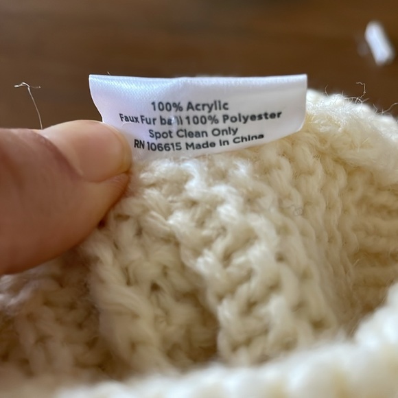 Winter hat - Picture 4 of 4